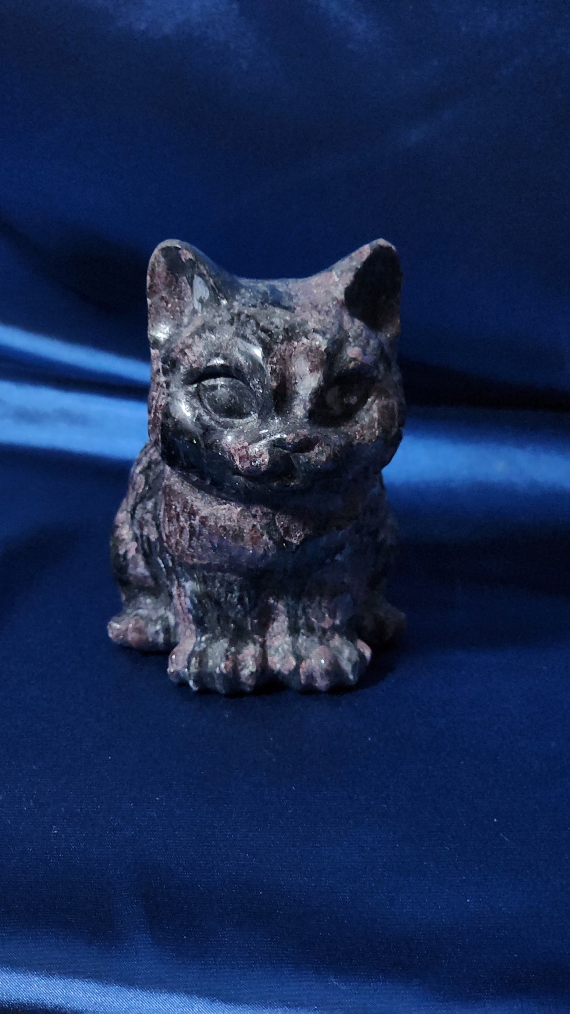 Large Garnet Cat