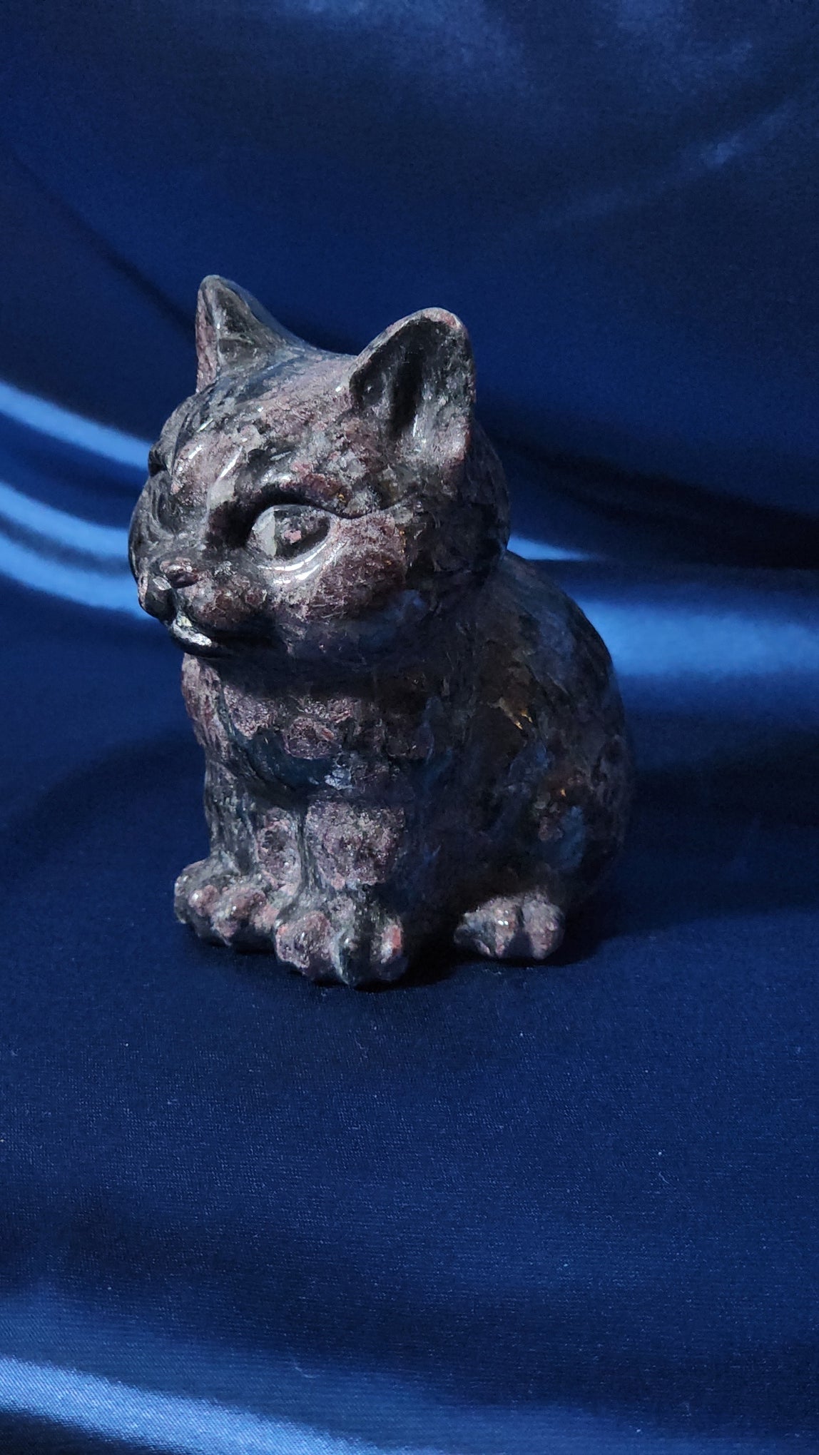 Large Garnet Cat