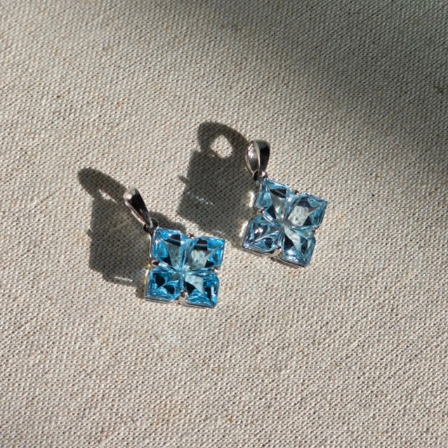 Blue Topaz Pendant (Clover)
