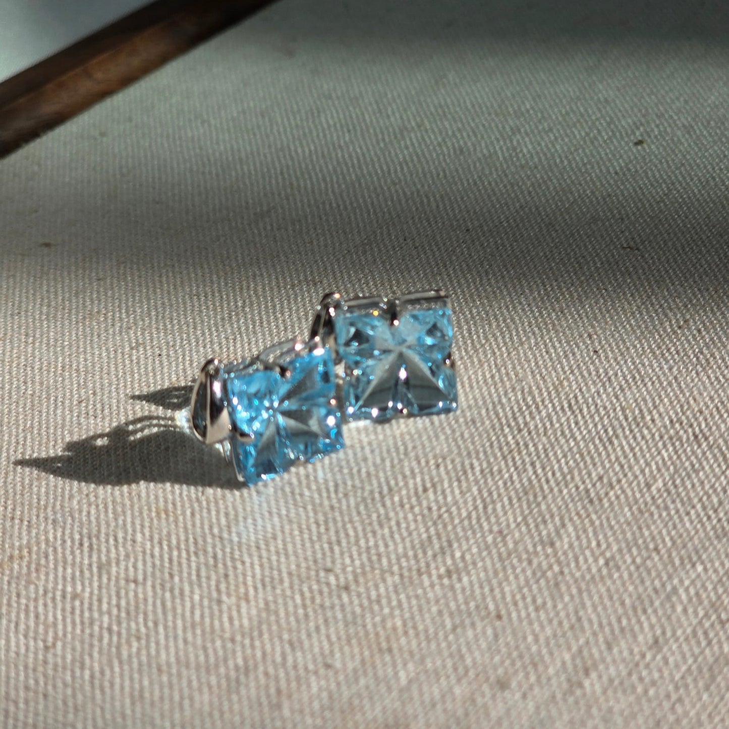 Blue Topaz Pendant (Clover)