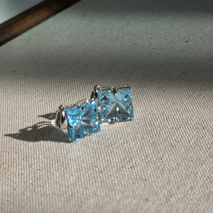 Blue Topaz Pendant (Clover)
